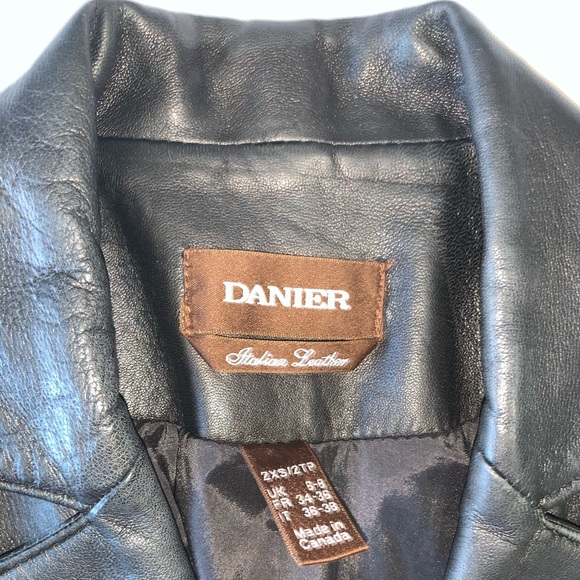 💖SOLD on Depop 💖 Danier Leather Women’s Trench - Picture 8 of 13